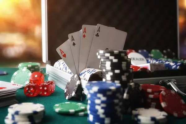Live Domino QQ table with multi-camera feed showing tiles and dealer at bo555 studio